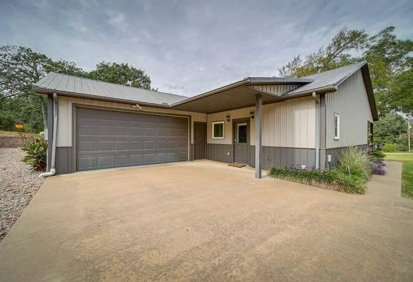 Cozy Checotah Retreat W/ Deck Near Eufaula Lake