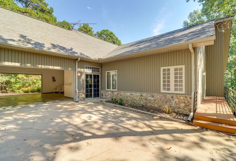 Fairfield Bay Retreat W/ Fireplaces & Lake Access