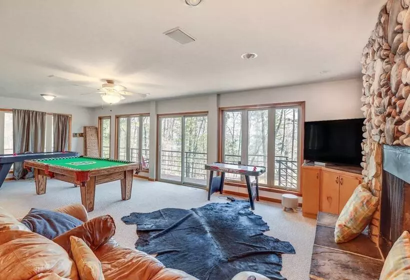 Fairfield Bay Retreat W/ Fireplaces & Lake Access