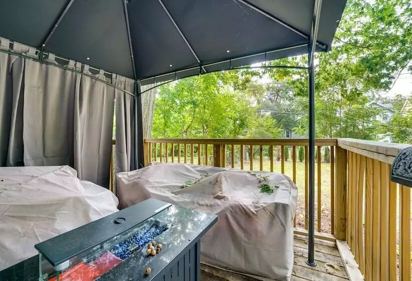 Family Friendly Ferndale Home: 3 Mi To Detroit Zoo