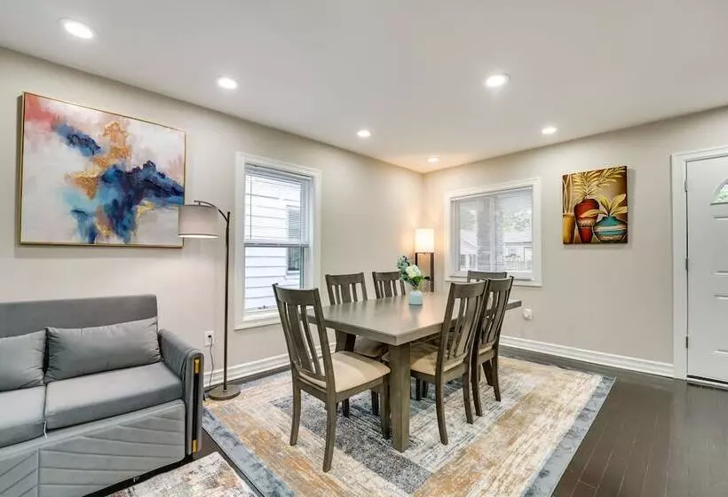 Family Friendly Ferndale Home: 3 Mi To Detroit Zoo