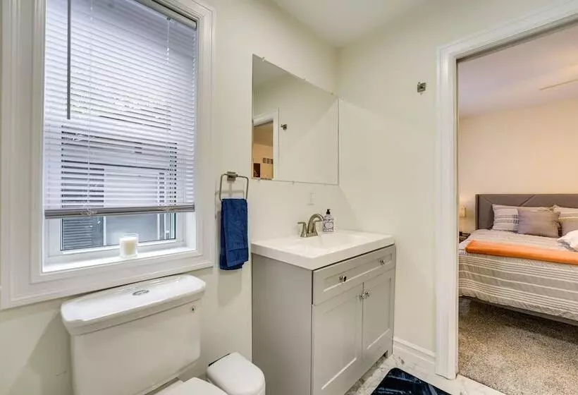 Family Friendly Ferndale Home: 3 Mi To Detroit Zoo