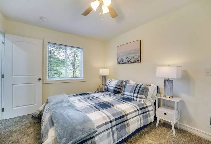 Family Friendly Ferndale Home: 3 Mi To Detroit Zoo