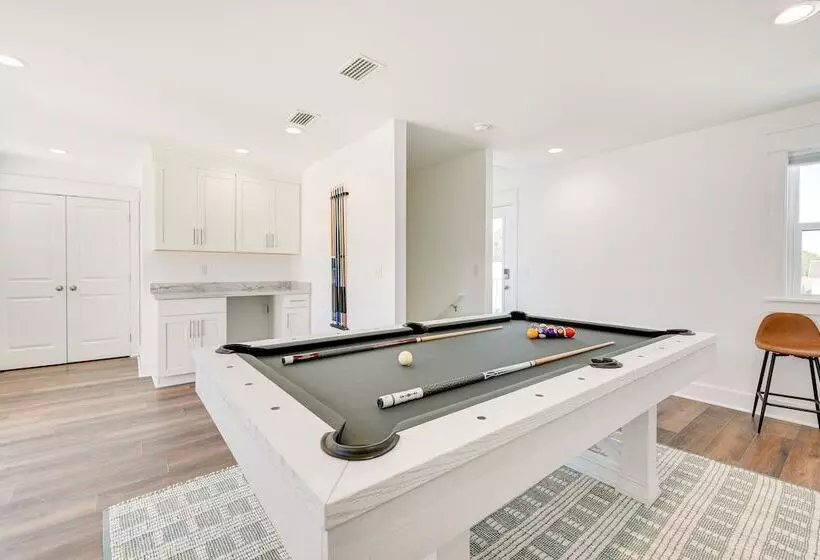 Florida Home   Grill & Pool Table, Walk To Beach