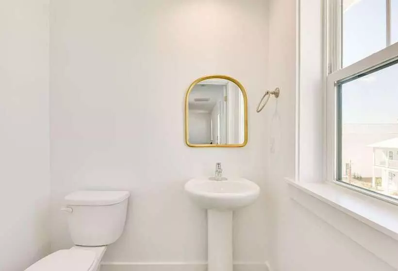 Florida Home   Grill & Pool Table, Walk To Beach