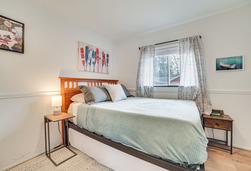 Higgins Lake Cottage W/ Private Fire Pit & Grill!