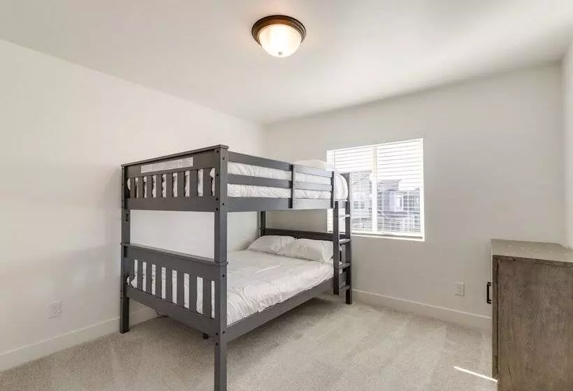 Inviting American Fork Home With Community Pool!