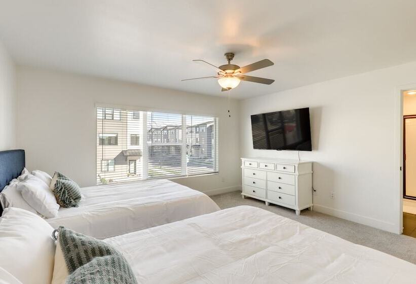 Inviting American Fork Home With Community Pool!