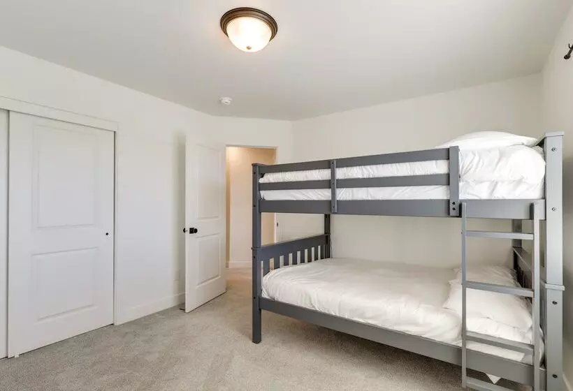 Inviting American Fork Home With Community Pool!