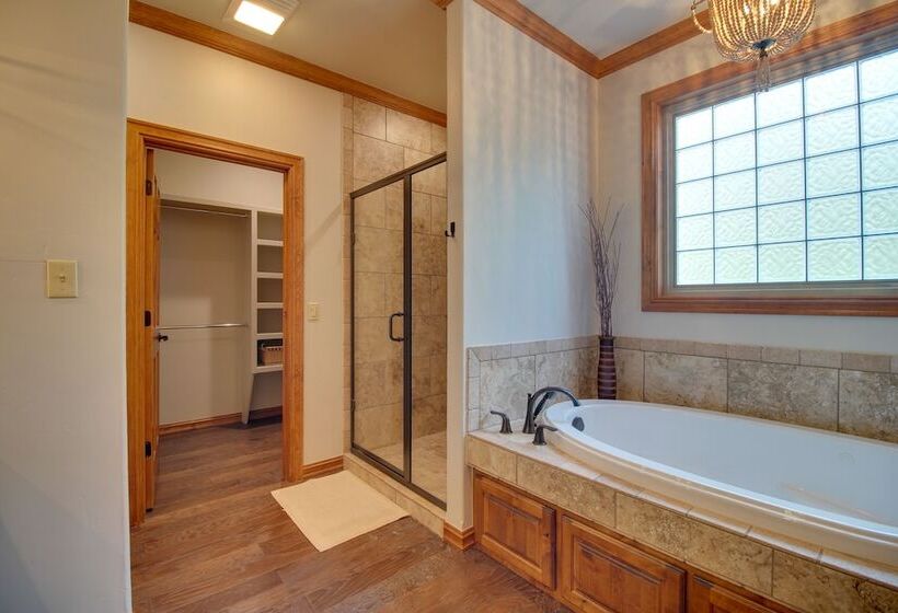 Monkey Island Oasis: Pool Access, Deck & Boat Slip