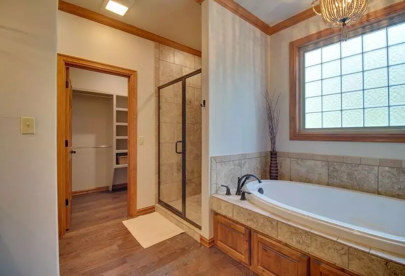 Monkey Island Oasis: Pool Access, Deck & Boat Slip