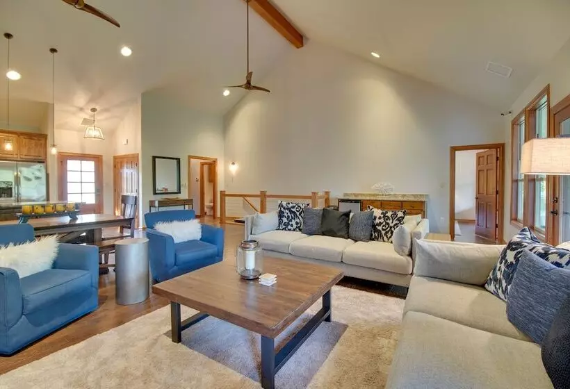 Monkey Island Oasis: Pool Access, Deck & Boat Slip