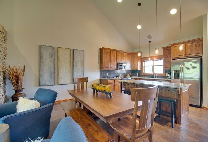 Monkey Island Oasis: Pool Access, Deck & Boat Slip