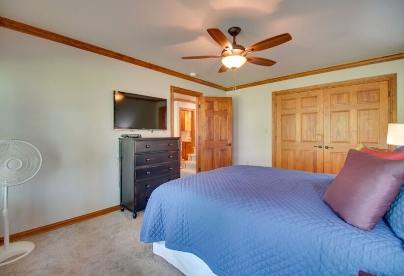 Monkey Island Oasis: Pool Access, Deck & Boat Slip