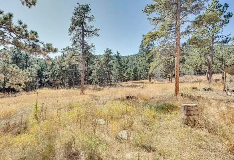 17 Mi To Town: Peaceful Pet Friendly Golden Cabin!