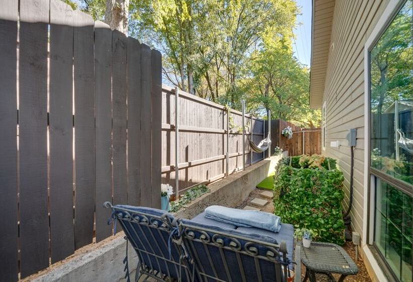 Walk To Lewisville Lake: Pet Friendly Texas Abode!