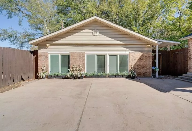 Walk To Lewisville Lake: Pet Friendly Texas Abode!
