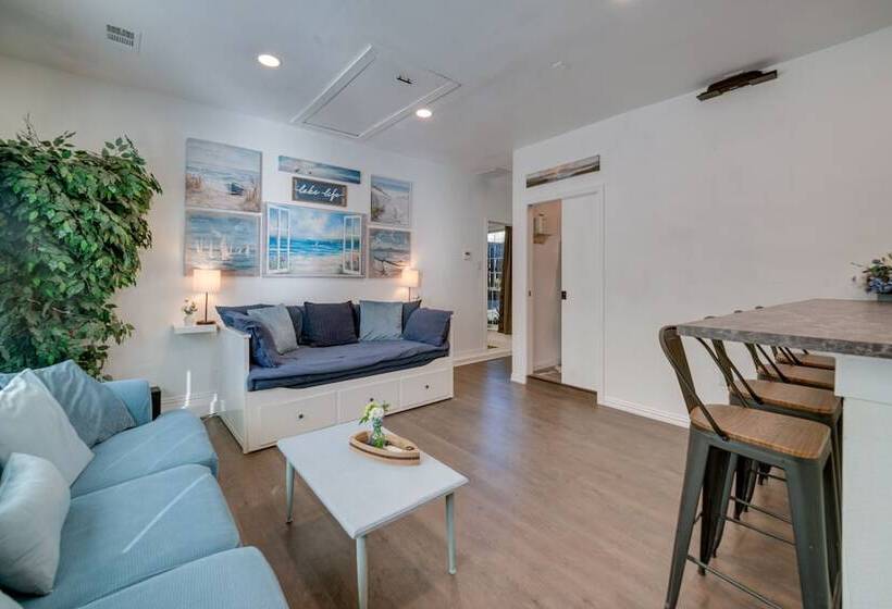 Walk To Lewisville Lake: Pet Friendly Texas Abode!