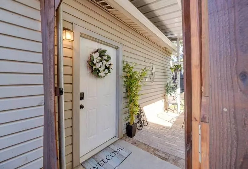 Walk To Lewisville Lake: Pet Friendly Texas Abode!