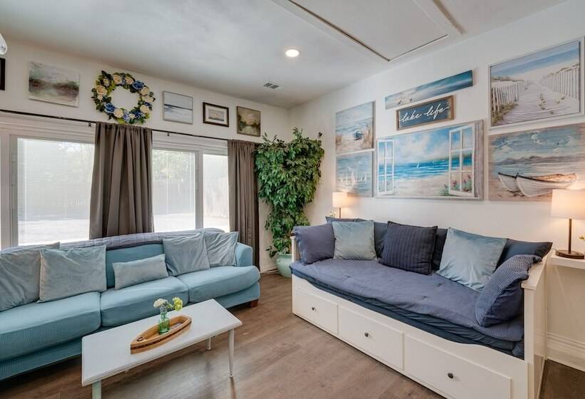 Walk To Lewisville Lake: Pet Friendly Texas Abode!