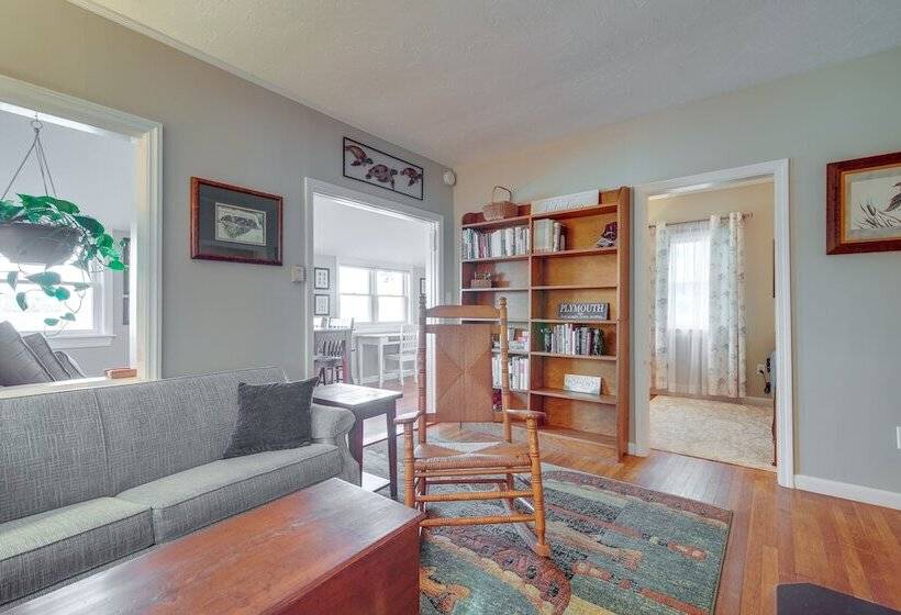 Quiet Plymouth Cottage On Great South Pond!