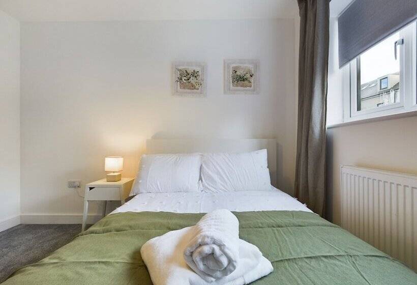 דירת נופש Cosy And Luxurious House For 10 Guests In Darwen