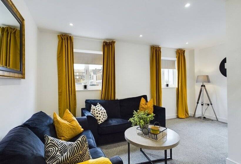 דירת נופש Cosy And Luxurious House For 10 Guests In Darwen