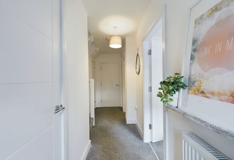 דירת נופש Cosy And Luxurious House For 10 Guests In Darwen