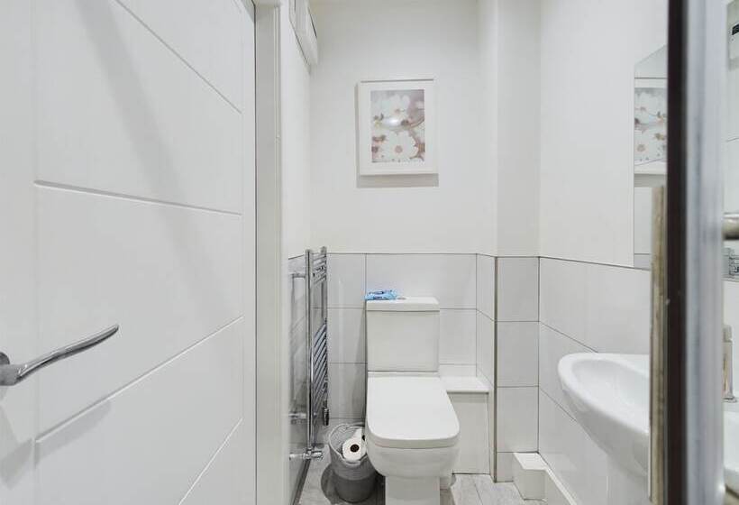 דירת נופש Cosy And Luxurious House For 10 Guests In Darwen