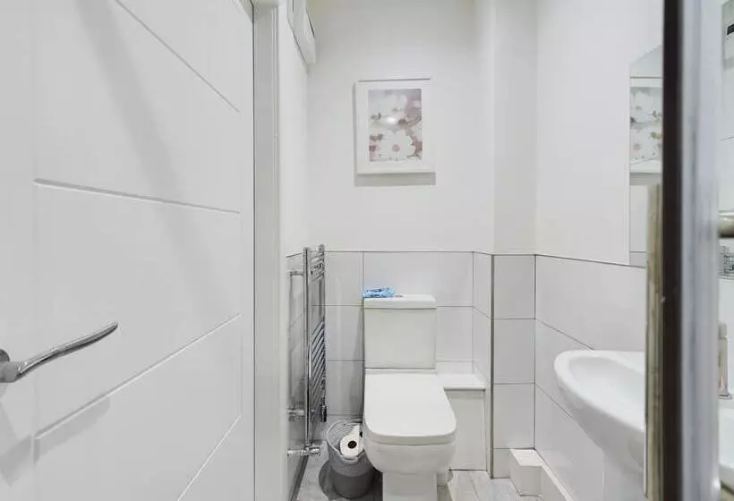 Residenssi Cosy And Luxurious House For 10 Guests In Darwen