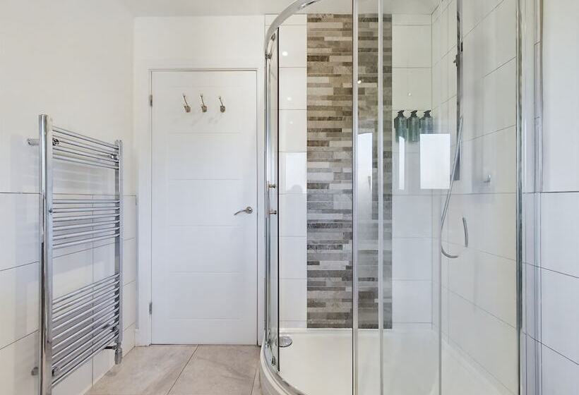 דירת נופש Cosy And Luxurious House For 10 Guests In Darwen