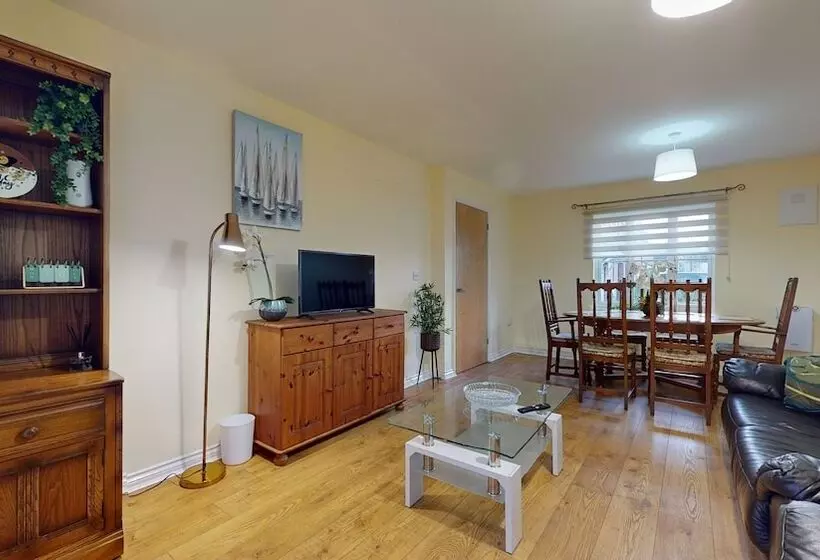 レジデンス Impeccable 4 Bed House In London