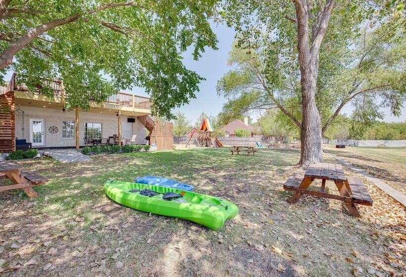 Rockwall Lake Home W/ Large Yard & Playground!