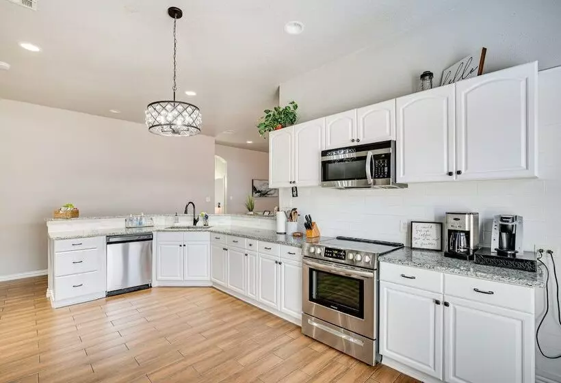 Rockwall Lake Home W/ Large Yard & Playground!