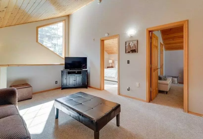 Rustic Truckee Cabin Retreat W/ Community Pool!