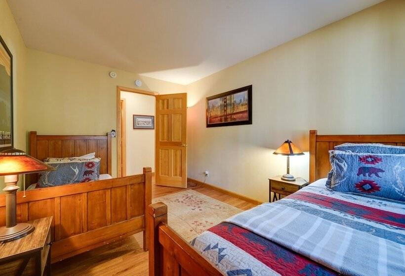 Rustic Truckee Cabin Retreat W/ Community Pool!