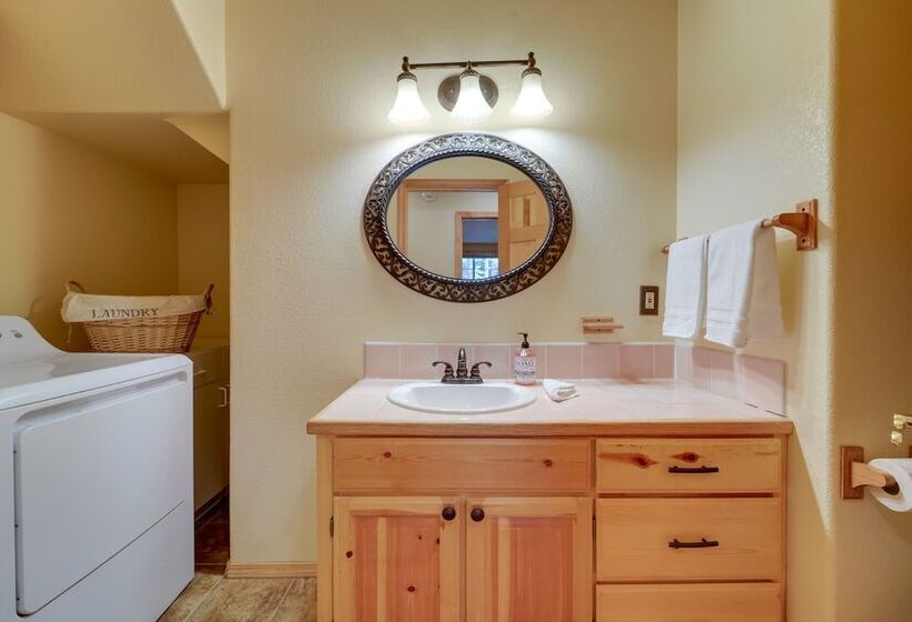 Rustic Truckee Cabin Retreat W/ Community Pool!