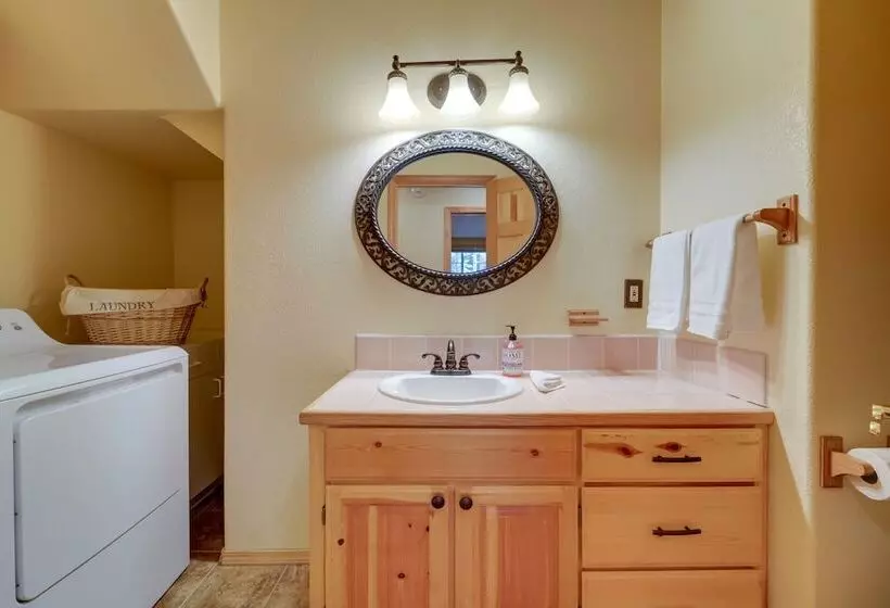 Rustic Truckee Cabin Retreat W/ Community Pool!