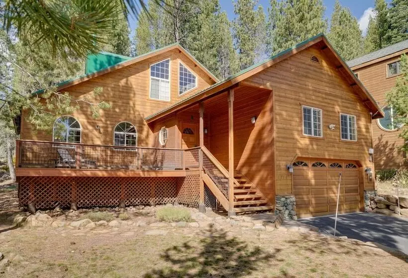 Rustic Truckee Cabin Retreat W/ Community Pool!