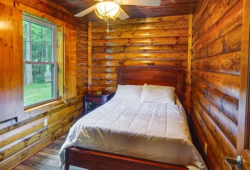 Secluded Cabin W/ On Site Creek + Trails!