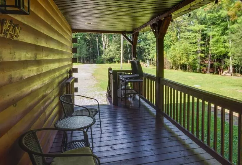 Secluded Cabin W/ On Site Creek + Trails!