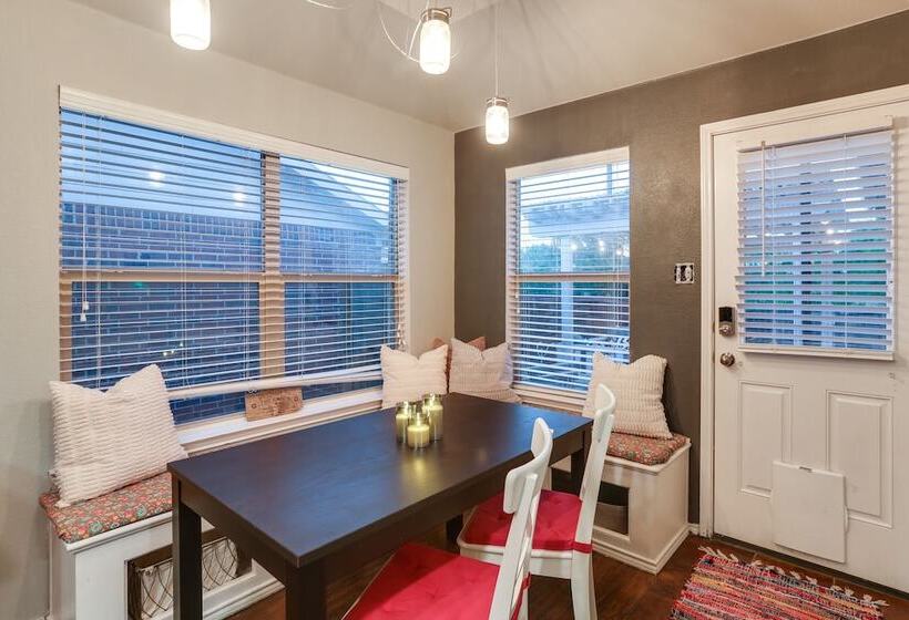 Patio, Pergola & Pool Access: Aubrey Retreat!