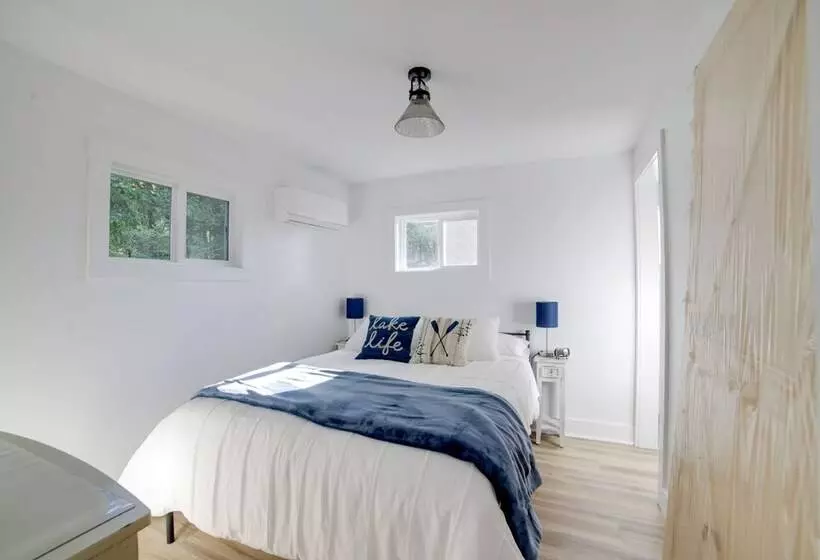 Stylish Grass Lake Retreat   Steps To Park!