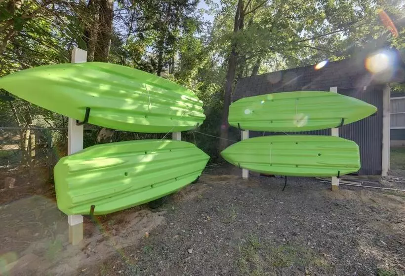 Stylish Grass Lake Retreat   Steps To Park!