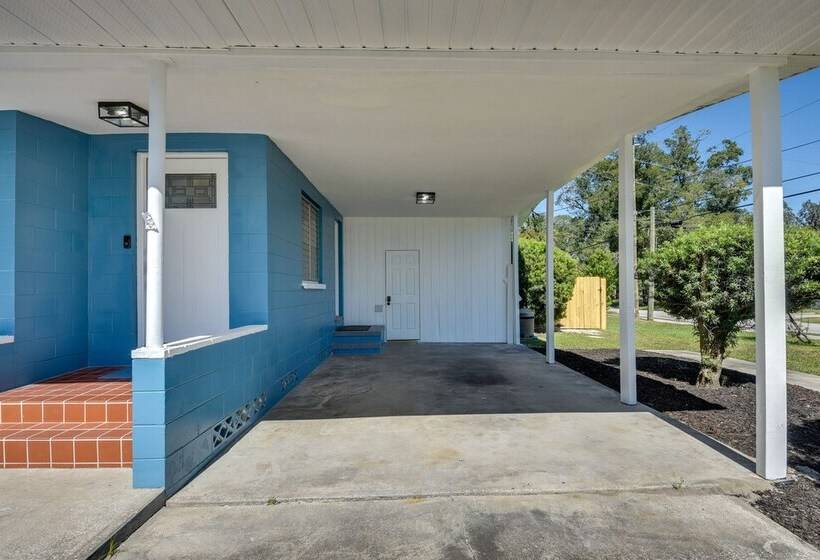 Vibrant Deland House Near Stetson University!