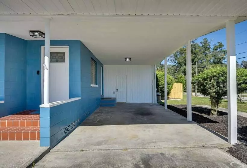 Vibrant Deland House Near Stetson University!