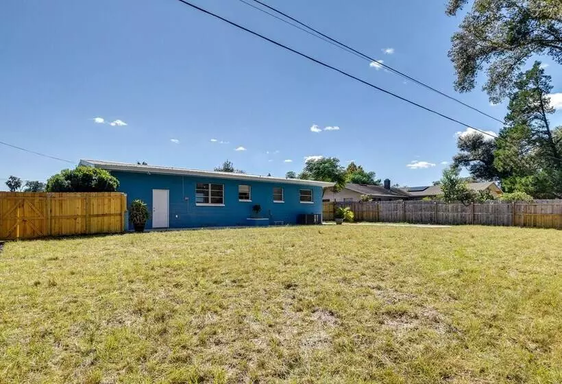 Vibrant Deland House Near Stetson University!