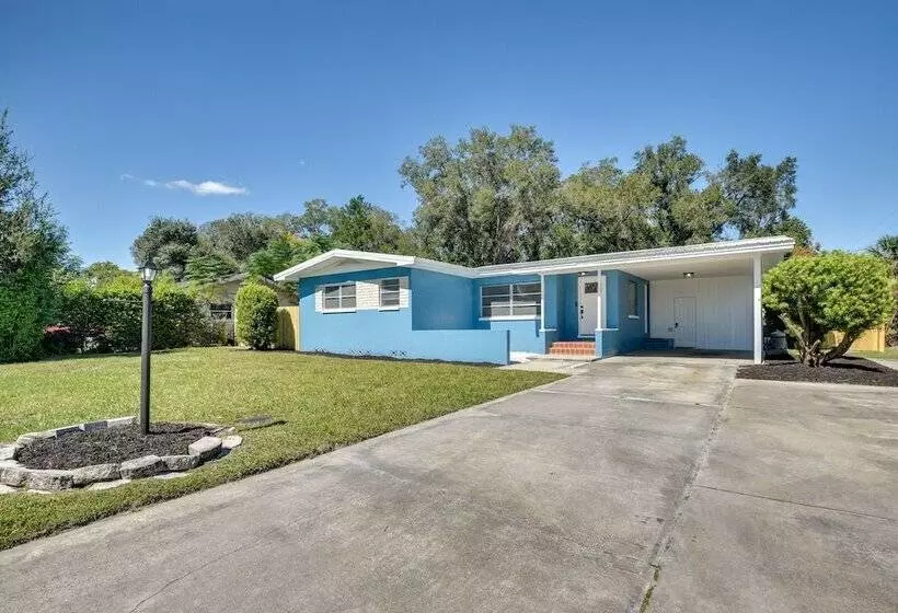 Vibrant Deland House Near Stetson University!