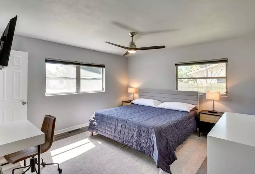 Vibrant Deland House Near Stetson University!