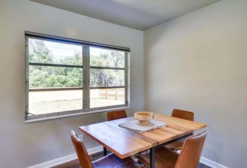 Vibrant Deland House Near Stetson University!